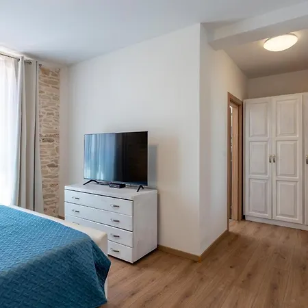 Stunning In With Kitchen * Ližnjan