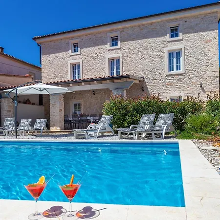 Stunning In With Kitchen