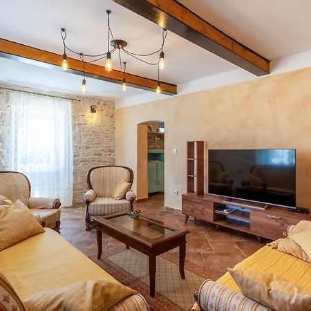 Holiday home Stunning In With Kitchen *