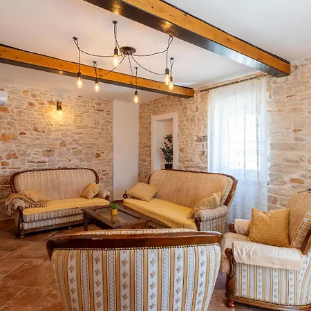 Luxurious In * Ližnjan