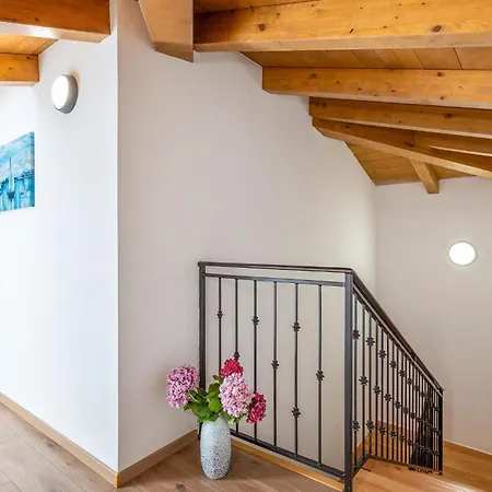 Stunning In With Kitchen Holiday home *