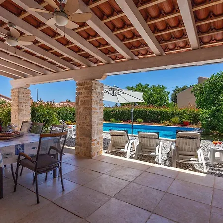 Stunning In With Kitchen Holiday home *