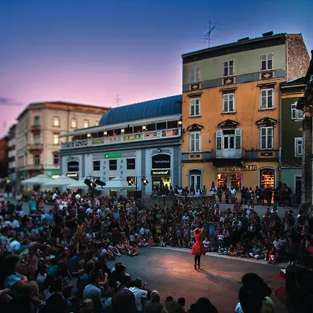 Stunning In With Kitchen