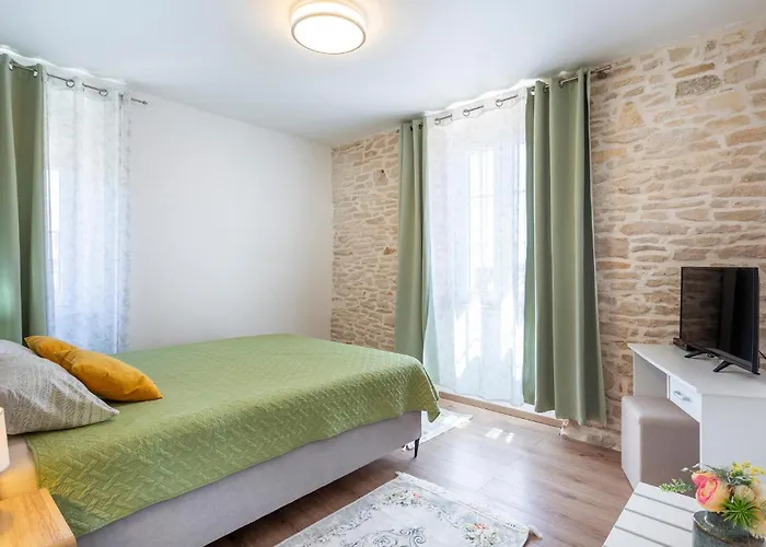 Vakantiehuis Stunning In With Kitchen