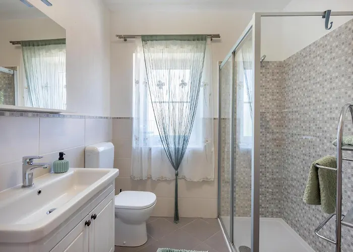 Stunning In With Kitchen Vakantiehuis *
