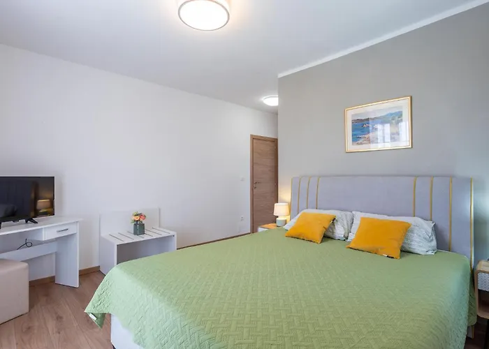 Vakantiehuis Stunning In With Kitchen *