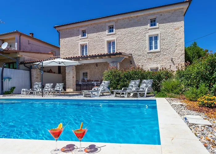 Stunning In With Kitchen