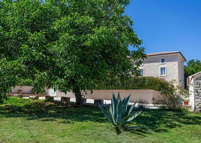 Vakantiehuis Stunning In With Kitchen Ližnjan