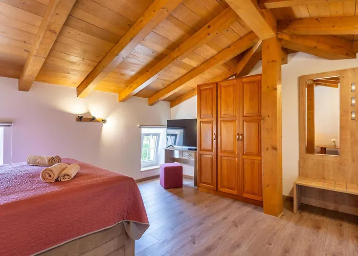 Vakantiehuis Stunning In With Kitchen *