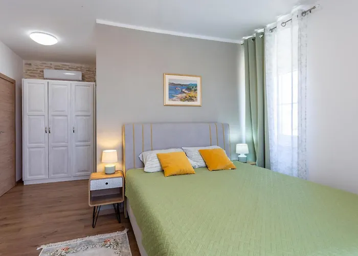 Vakantiehuis Stunning In With Kitchen Ližnjan