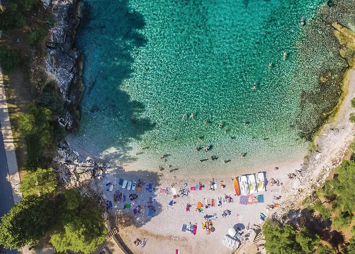 Vakantiehuis Stunning In With Kitchen Ližnjan