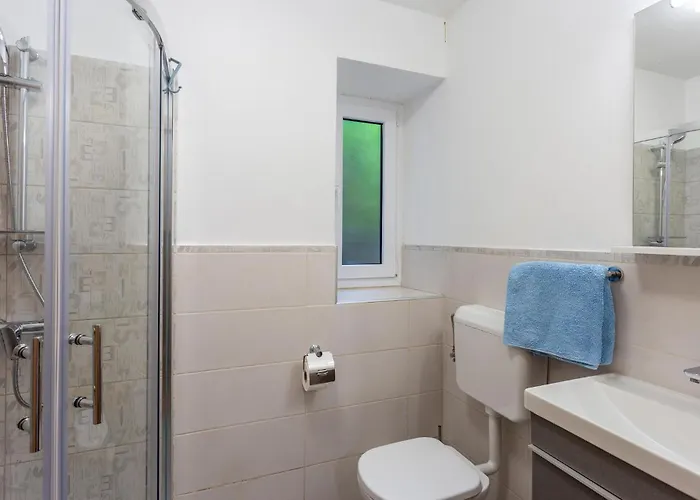 Stunning In With Kitchen Ližnjan