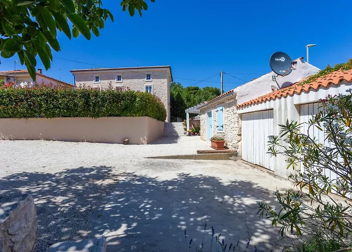 Stunning In With Kitchen Ližnjan