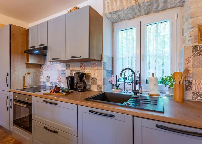 Stunning In With Kitchen 펜션