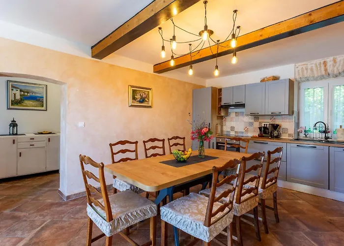 Stunning In With Kitchen 펜션 Ližnjan