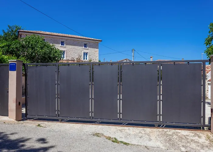 Stunning In With Kitchen Ližnjan